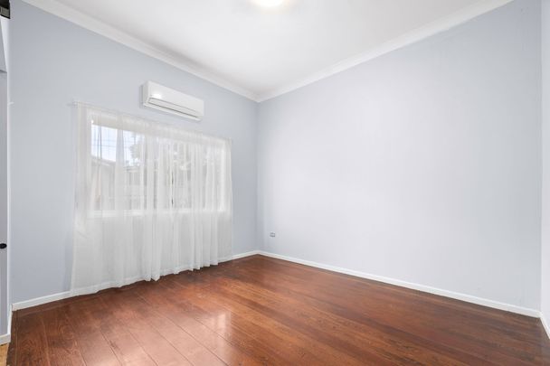 29 Russell Avenue, Norman Park. - Photo 1