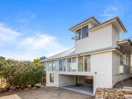 Riverside Retreat: Spacious Six-Bedroom Haven - Photo 4