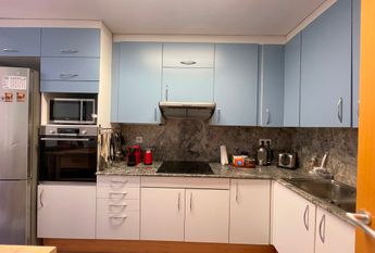 Apartamento amueblado de 3 dormitorios y 2 baños con patio en la Plaza de Cort, Palma.