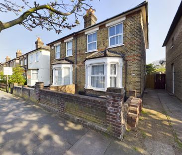 3 bedroom semi-detached house to rent - Photo 2