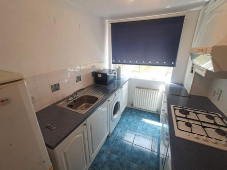 2 bedroom flat to rent - Photo 4