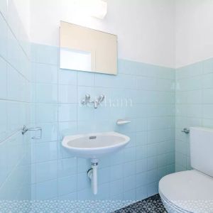 Bel appartement à proximité de toutes les commodités - Photo 2