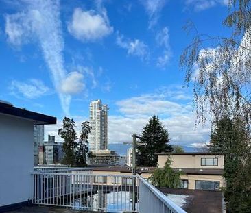 2 bdr 2 bath Updated Penthouse with large deck South Granville - Photo 3