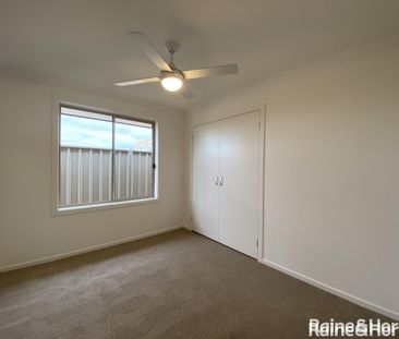 4 Bedroom Family Home with 2 Living Areas! - Photo 2