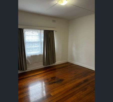 6 Couch Street, Sunshine, Vic 3020 - Photo 3