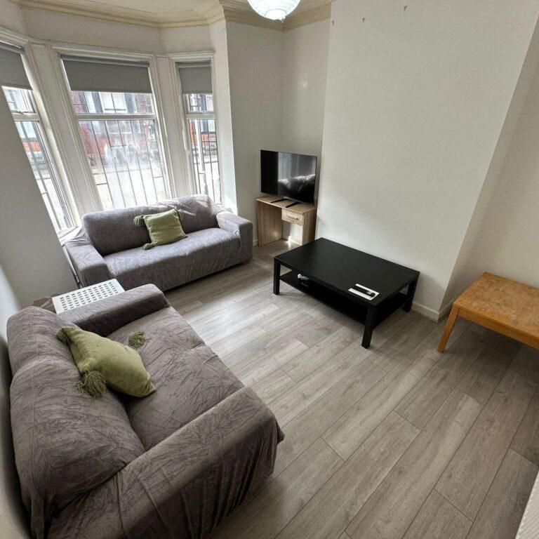 6 bedroom end of terrace house to rent - Photo 1