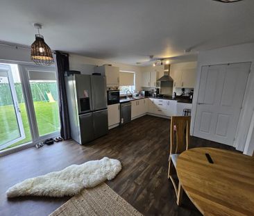 4 bedroom detached house to rent - Photo 1