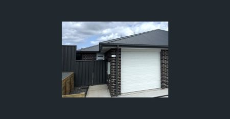 Spacious Duplex - Ducted Air & Alfresco - Photo 2