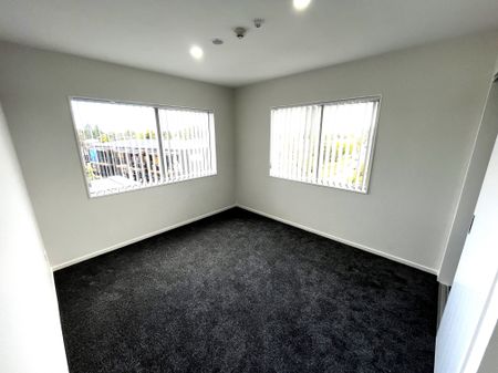 RARE MODERN PENTHOUSE - SPACIOUS & CENTRAL - Photo 3