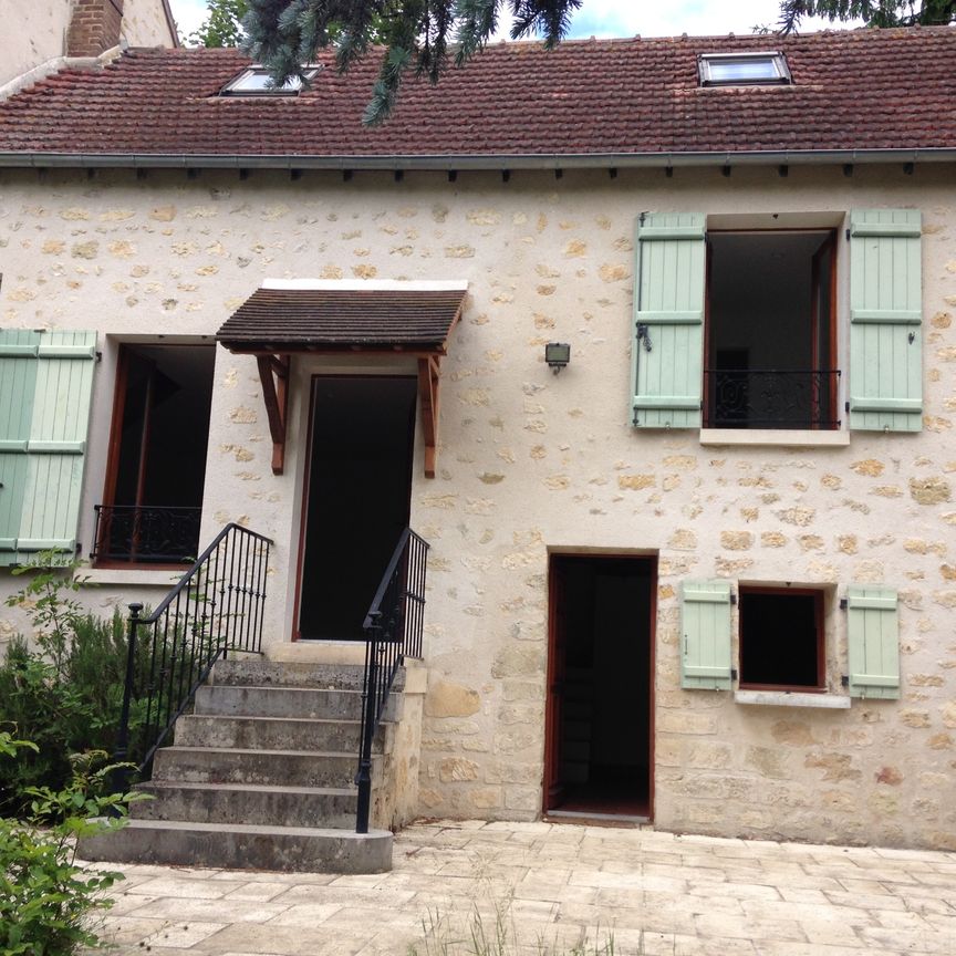 Une maison à usage d'habitation située à MONTGEROULT. - Photo 1