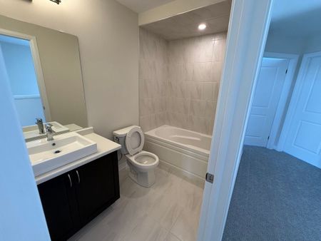 For Lease - 660 Colborne Street Unit# 50, Brantford, Ontario - Photo 5