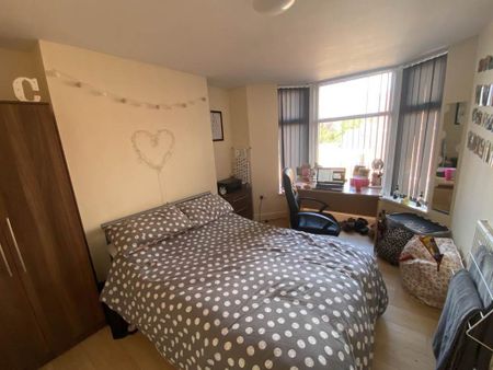 8 bedroom house to rent - Photo 2