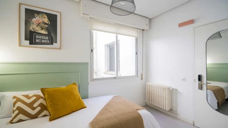 Room in a shared 68-bedroom apartment for rent in Justicia, Madrid. - Foto 5