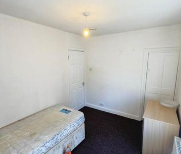 4 bedroom semi-detached house to rent - Photo 3