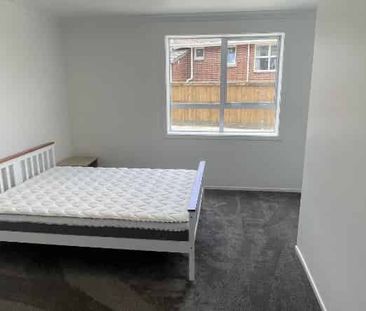 Female Boarding House - Room & Shared Spaces - Photo 4