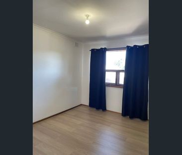 Well-Presented 3 Bedroom Home with Modern Kitchen & Great Transport... - Photo 3