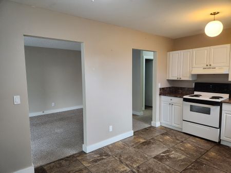 386 Waddington Dr.-TOP FLOOR - Photo 3