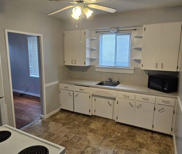2bed 1bath Duplex; Downtown – Available February 1st - Photo 3