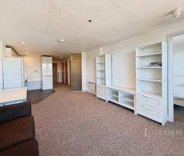 2 bedroom flat to rent - Photo 2