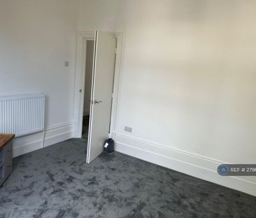 2 bedroom maisonette to rent - Photo 4