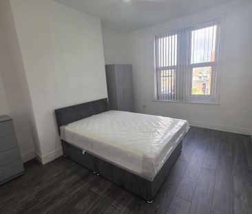 4 bedroom terraced house to rent - Photo 6