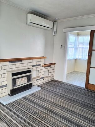 3 Bedroom Home Close to Chartwell & Expressway - Photo 1