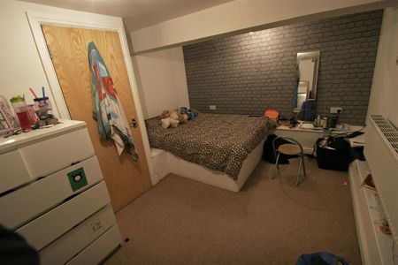 3 bedroom terraced house to rent - Photo 3