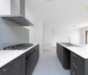 Great Size Family Home with Theatre Room &commat; &dollar;750 Per Week - Photo 6