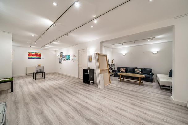 5 bedroom detached house to rent - Photo 1