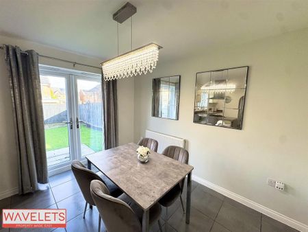 4 bedroom detached house to rent - Photo 2