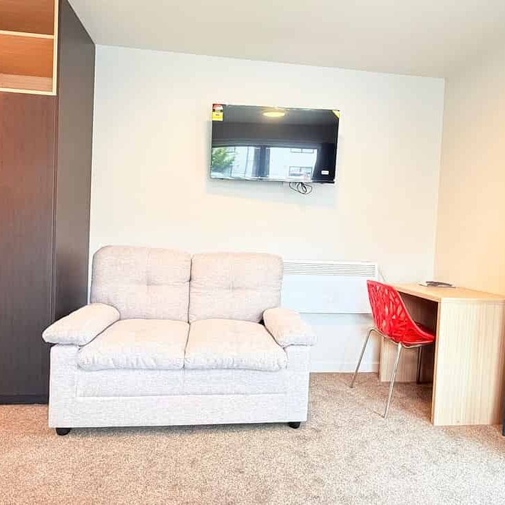 Studio Apartment with Utilities included - Photo 1