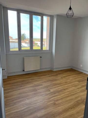 Location Appartement 3 pièces 59m² ST DENIS DE CABANNE 42750 - Photo 5