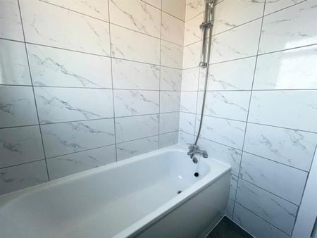 3 bedroom House To Let - Photo 5