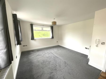 Ryndleside, YO12 6AD, Scarborough - Photo 2
