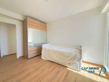 Location Appartement 3 pièces 72m² LA CIOTAT 13600 - Photo 2