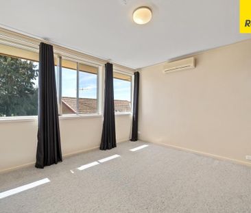 Classic Scullin Home - Photo 5