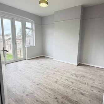 4 Bed Semi-Detached House, Beecholme Avenue, CR4 - Photo 1