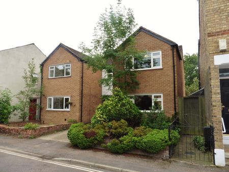 3 bedroom semi-detached house to rent - Photo 4