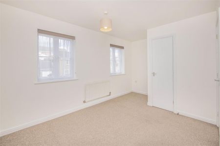 3 bed House - Detached To Let - Photo 4
