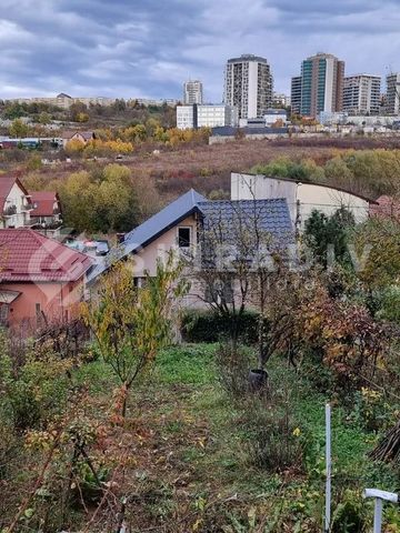 Casă spațioasă cu 5 camere, garaj și curte generoasă – de închiriat pe strada Câmpului - Fotografie 4