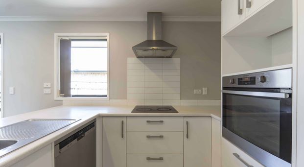 Executive Family Home - Photo 1