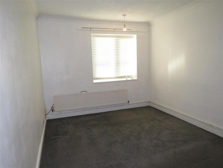 3 bedroom flat to rent - Photo 3
