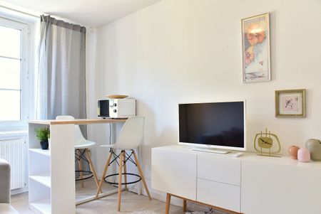 Charmant & Zentral - Wohnung am Barbarossaplatz - Video Online! - Photo 2