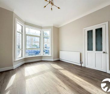 3 bedroom end of terrace house to rent - Photo 3