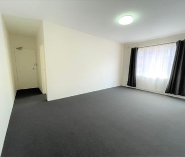 Spacious and Modern - Photo 5