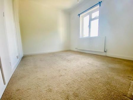 Little Close - Photo 5