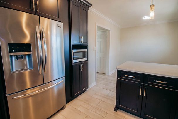 **ALL INCLUSIVE** 3 BEDROOM MAIN UNIT IN WELLAND! - Photo 1