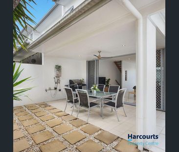 Spacious Three-Bedroom Townhouse with Private Courtyard in Morningside - Photo 6