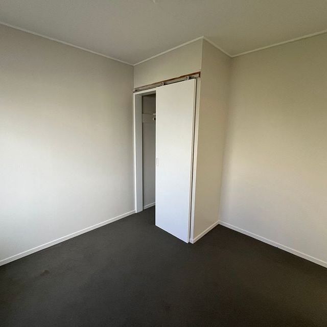 Newly Renovated 3 bedroom + Garage close to town - Photo 1