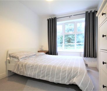 Queenswood Crescent, Englefield Green, Egham, Surrey, TW20 0AT - Photo 3
